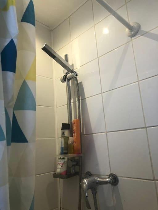 Appartement Coeur Vieux Paris. Pied Du Metro.tout Equipe *