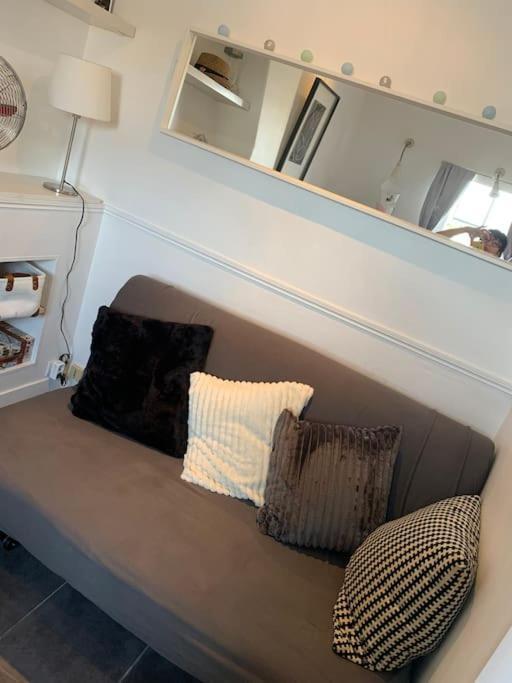 Appartement Coeur Vieux Paris. Pied Du Metro.tout Equipe *
