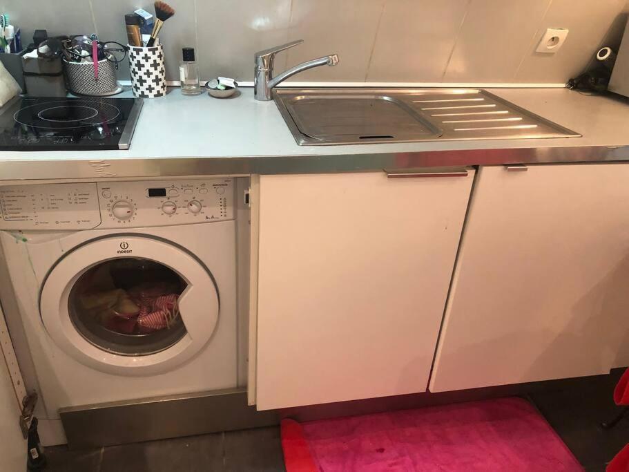 Appartement Coeur Vieux Paris. Pied Du Metro.tout Equipe